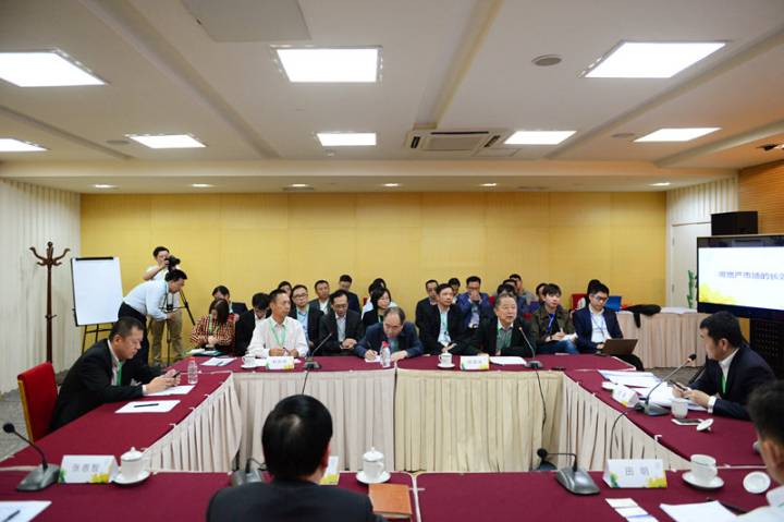 2017中國(guó)綠公司年會(huì)亮相鄭州，楷林置業(yè)董事長(zhǎng)鄭新橋應(yīng)邀出席并發(fā)表演講