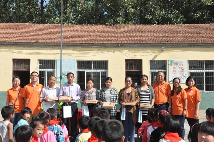 點(diǎn)燃楷林心燈 照亮蘭考童夢——楷林心燈公益行之蘭考站圓滿落幕 點(diǎn)燃楷林心燈 照亮蘭考童夢——楷林心燈公益行之蘭考站圓滿落幕